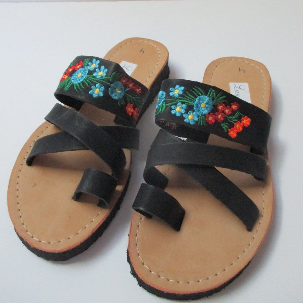 Womans New Black Mexican Leather Sandal Size 7 1/2 Medium Flat Toe Loop